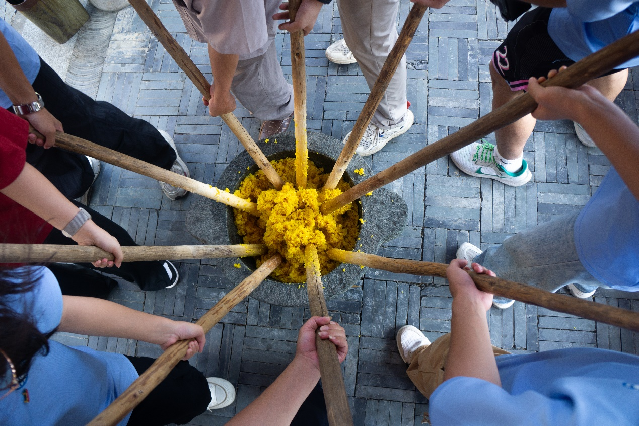 抖阴
:志愿者“红”入田间 非遗之美实践知_fororder_图片12 抖阴
:志愿者“红”入田间 非遗之美实践知_fororder_图片12