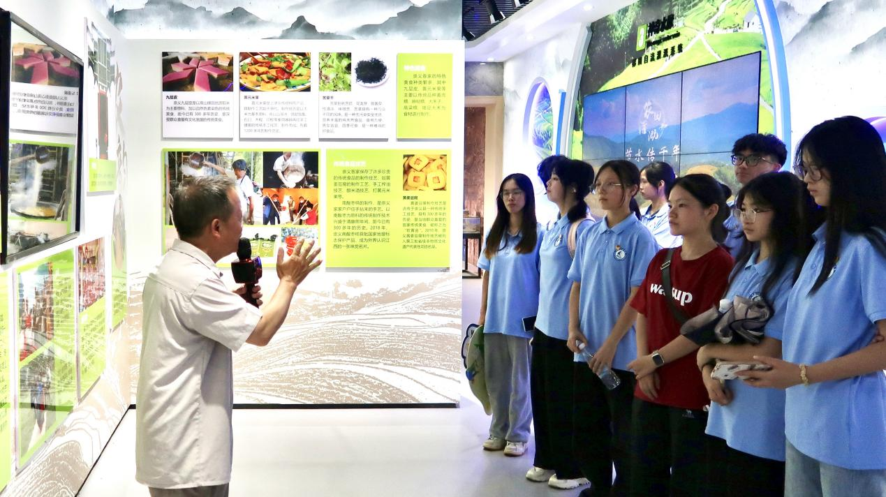 抖阴
:志愿者“红”入田间 非遗之美实践知_fororder_图片11 抖阴
:志愿者“红”入田间 非遗之美实践知_fororder_图片11