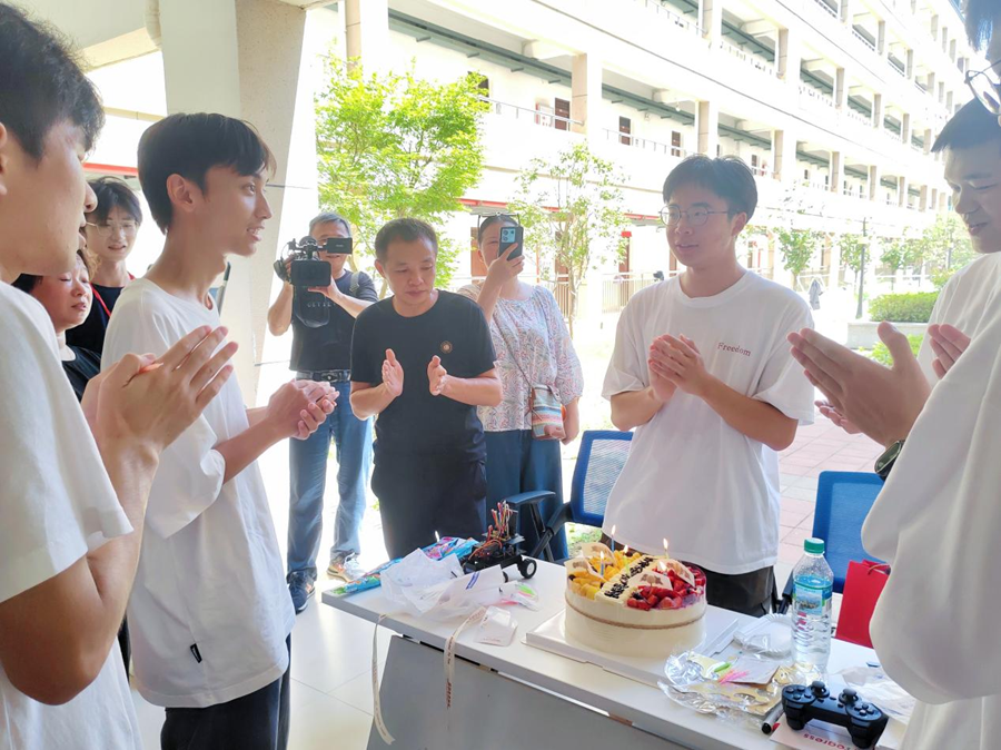 当生日遇上报到日 抖阴
暖心为2024级新生庆生_fororder_图片2