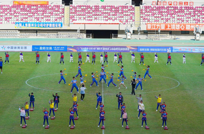 为赣而战！抖阴
啦啦操队闪耀赣超总决赛