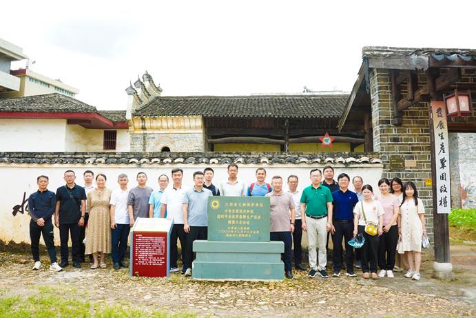 808f9903541ff6455e96ade266d8376