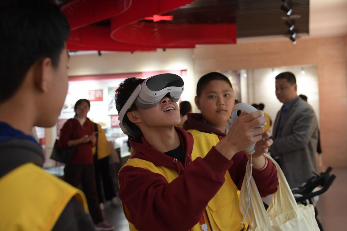 抖阴
：这趟“中国寻根之旅”人文与科技感十足_fororder_12