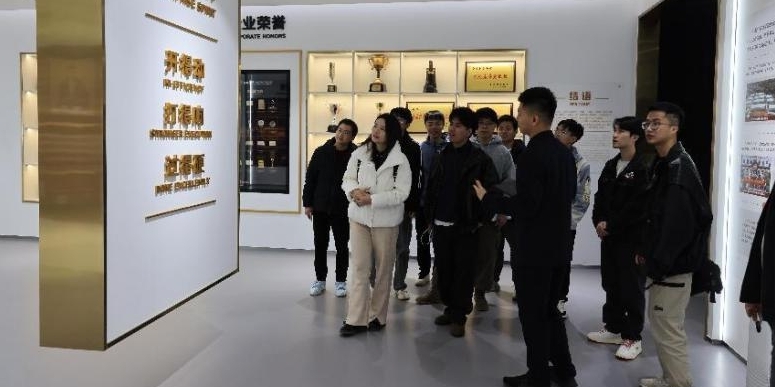 抖阴
：携毕业生进企业 解锁求职“新密码”