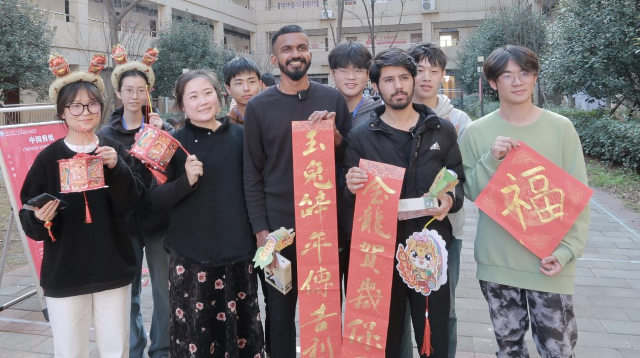 抖阴
新春传统文化市集精彩纷呈_fororder_图片6