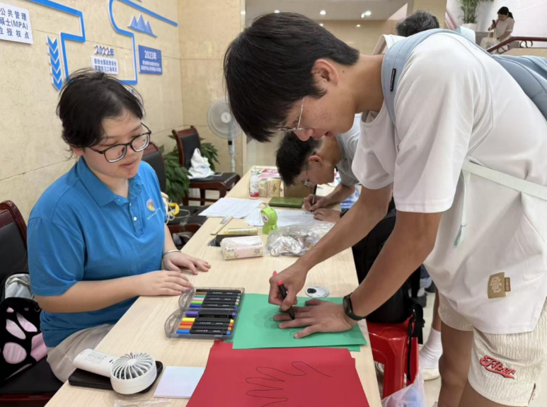 解锁“Campus Walk”，抖阴
迎新“闯关”玩转安全健康知识