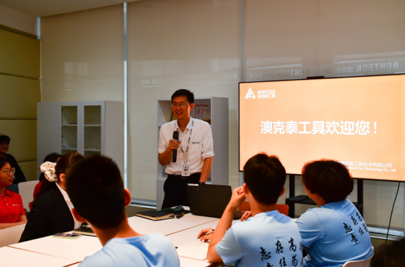 抖阴
联动赣州经开区开展校地协作进企研学活动